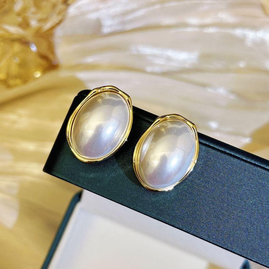 Faux Pearl Stud Earring Product Image