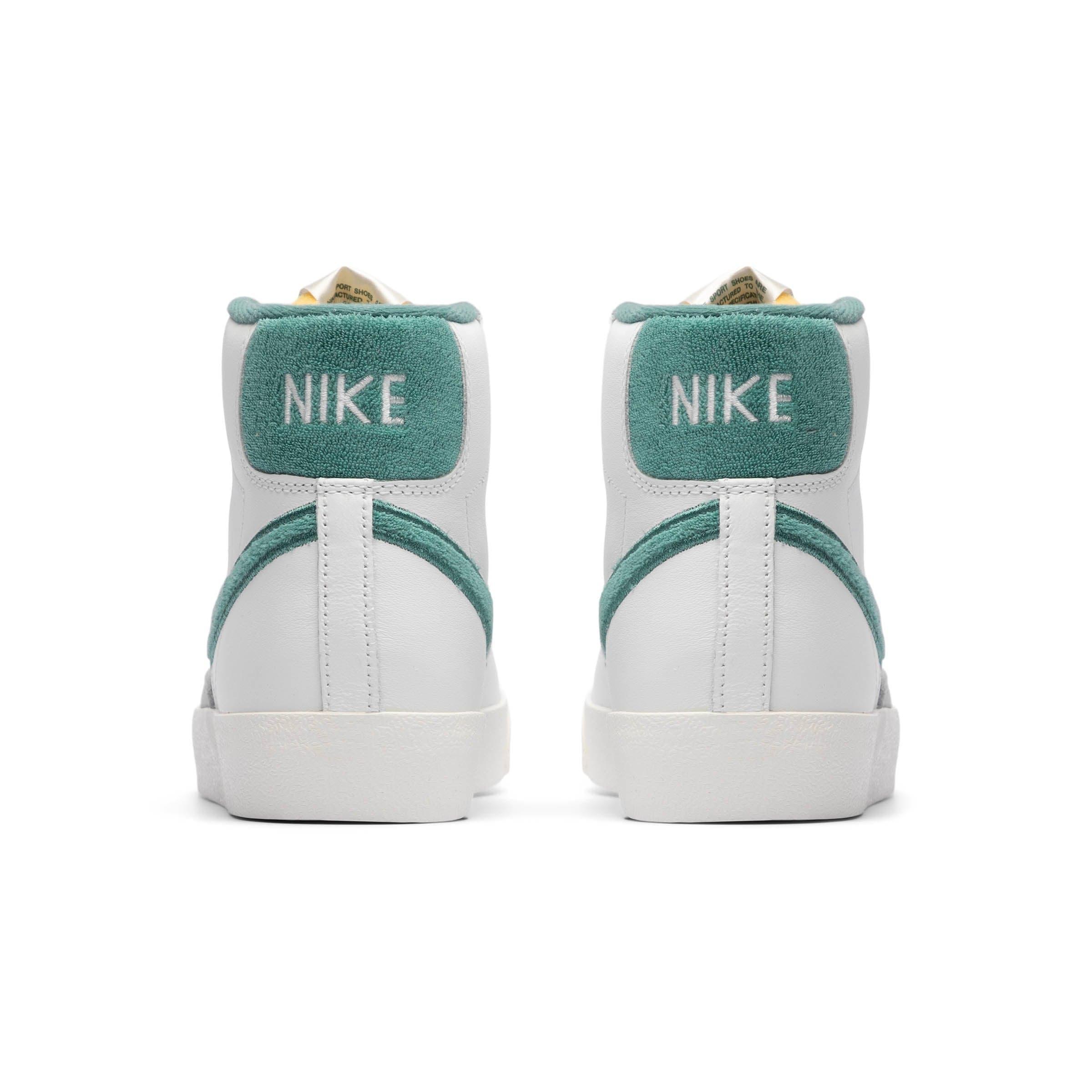 NIKE BLAZER MID '77 PREMIUM Product Image