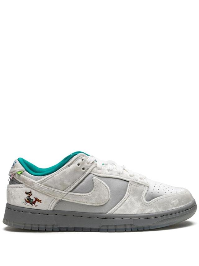 Dunk Low "ice" Sneakers In Grau Product Image