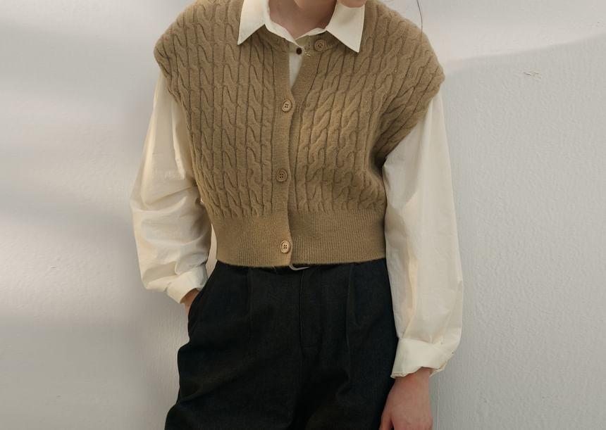 Round Neck Plain Cable Knit Sweater Vest Product Image