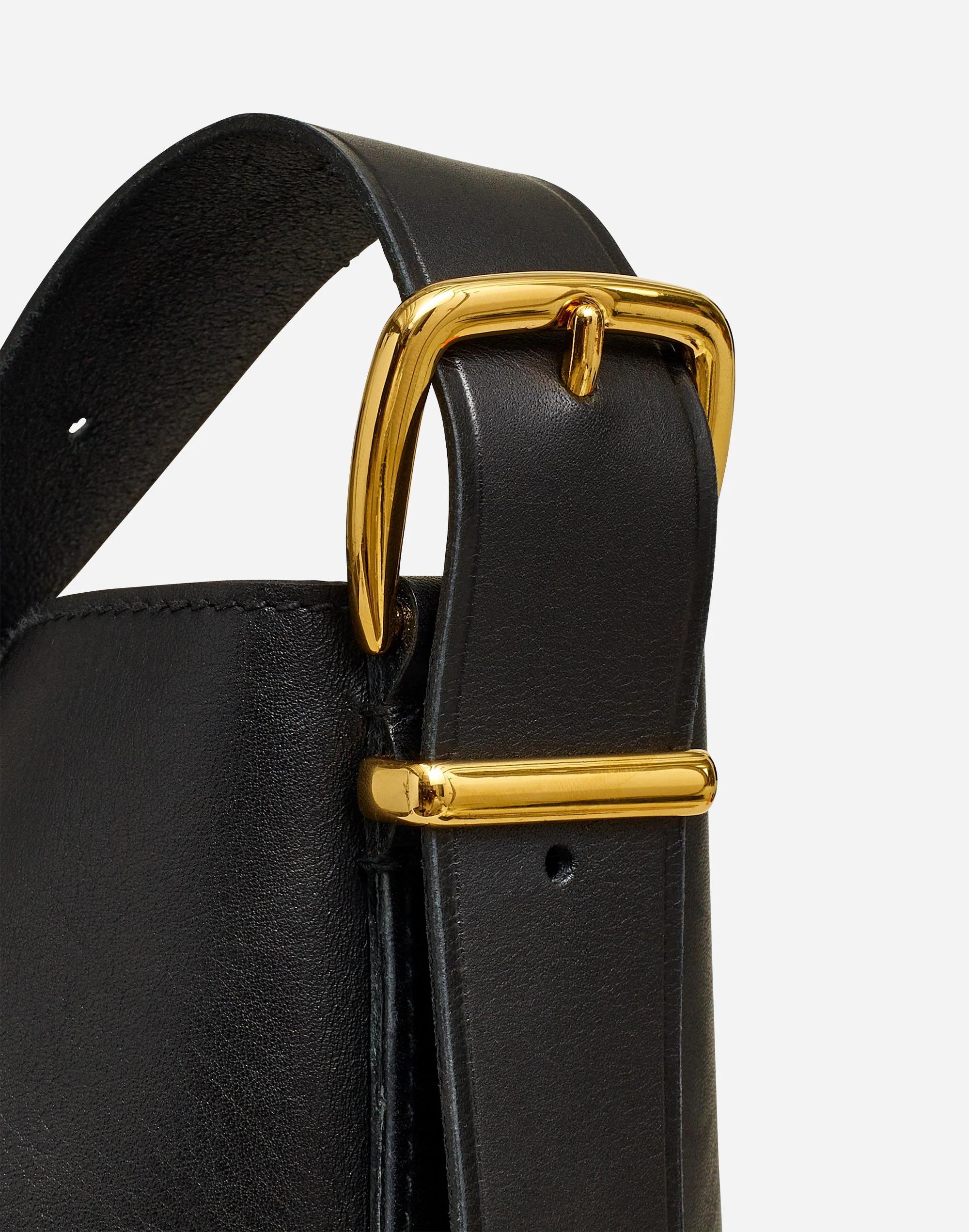 The Essential Bucket Tote in Leather Product Image