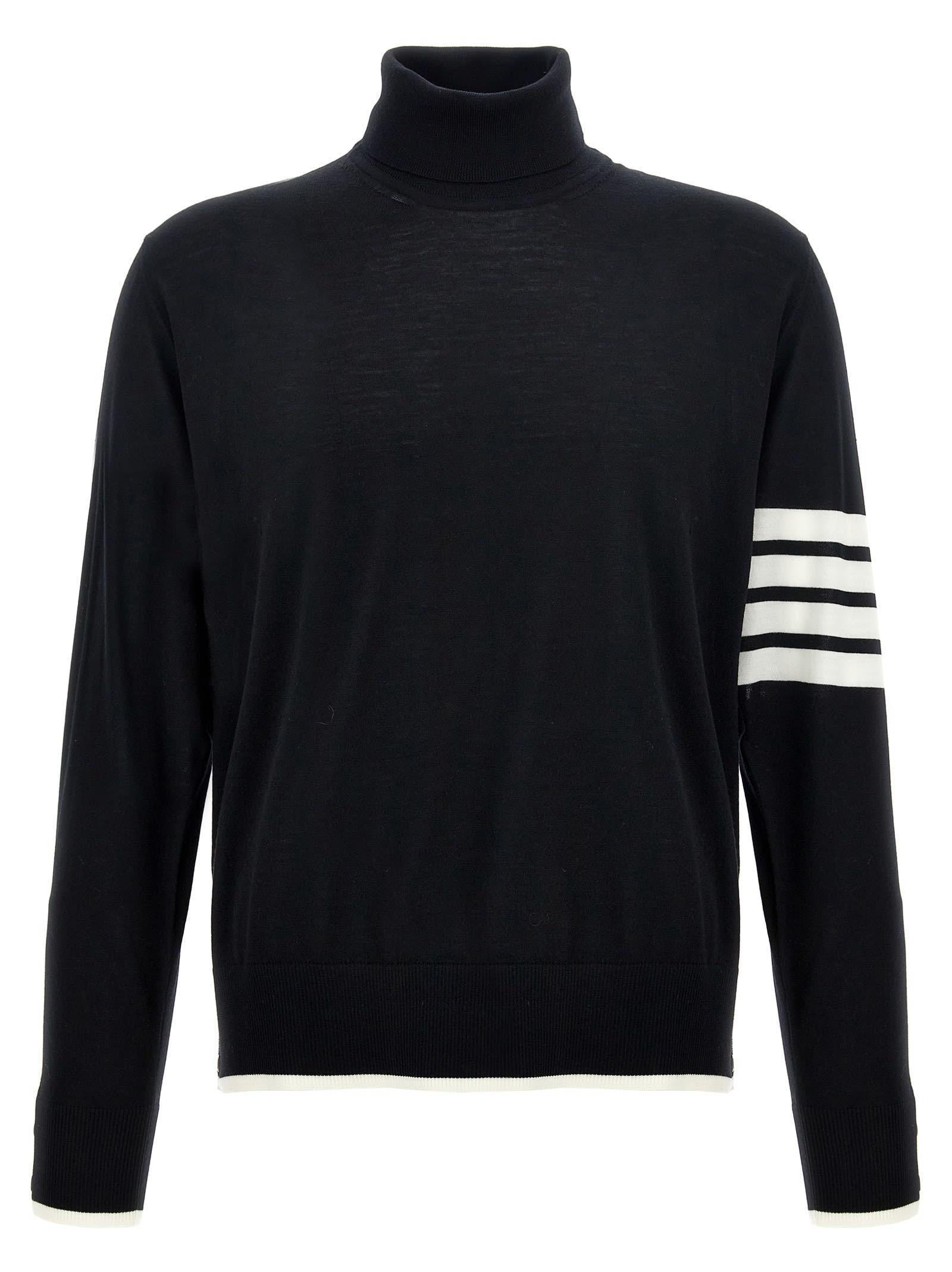 Striped Sleeve Turtleneck Sweater With Ribbed Cuffs In 黑色的 Product Image