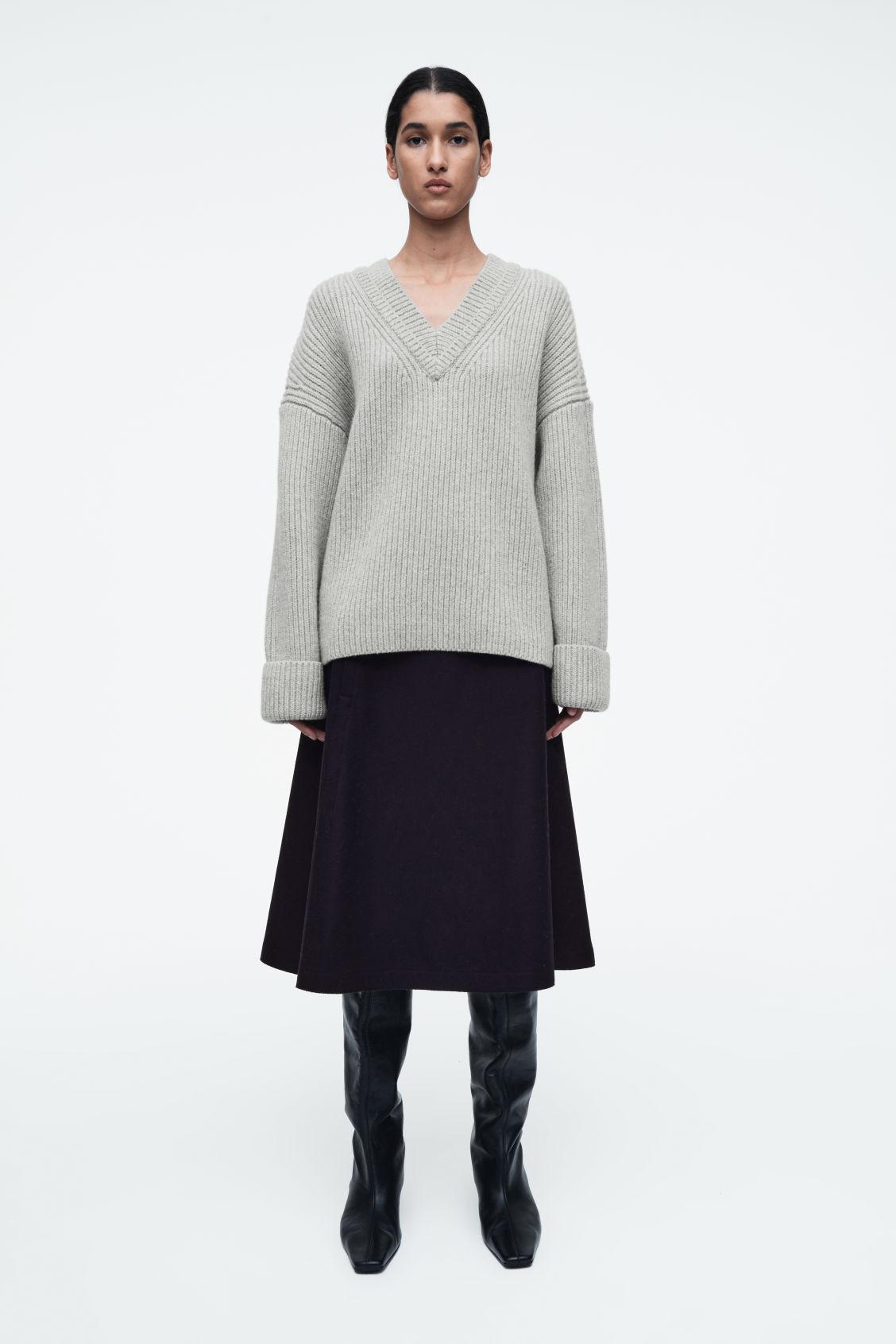 LAYERED V-NECK MERINO WOOL JUMPER Product Image