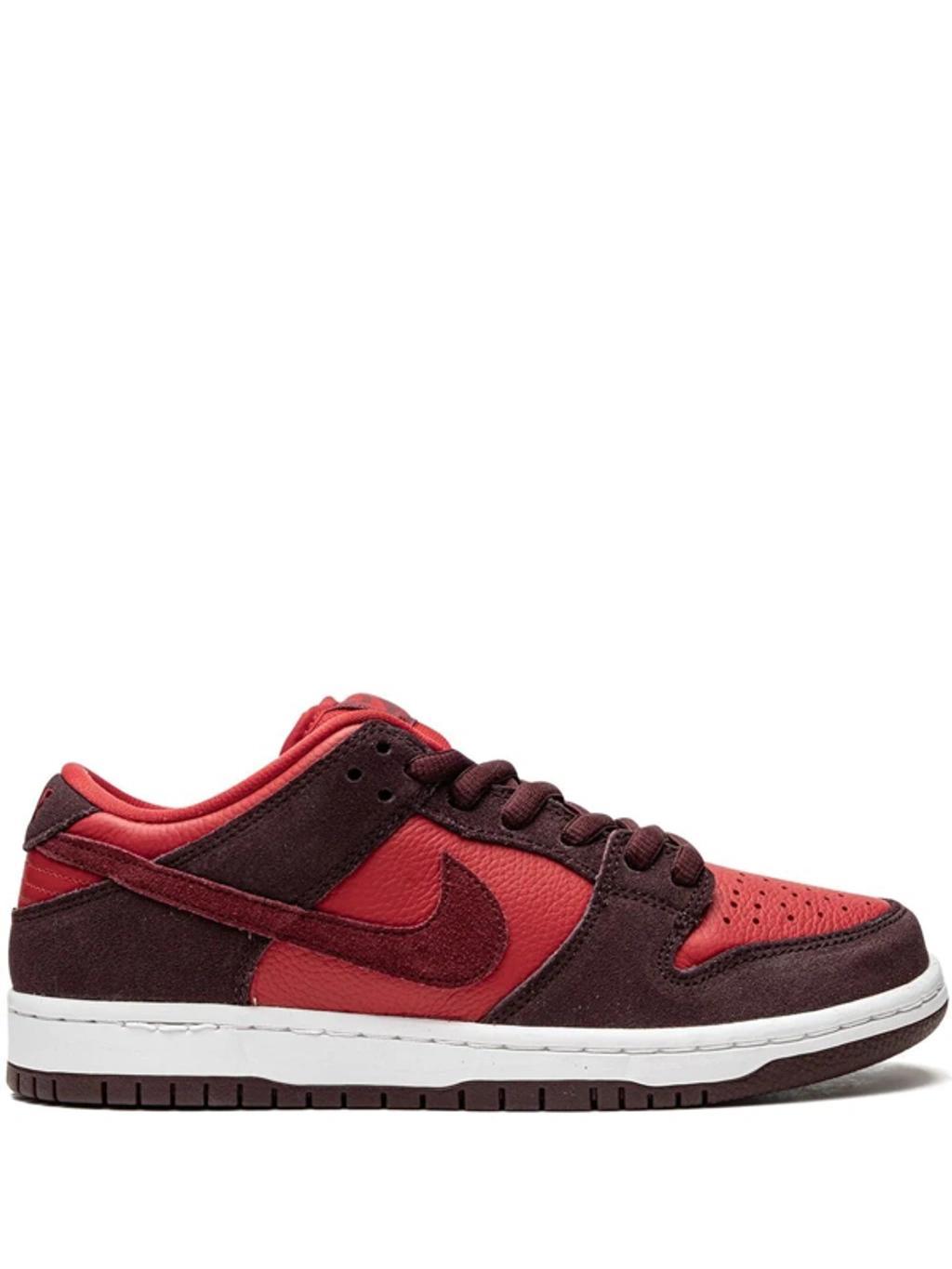 Sb Dunk Low Sneakers In Red Product Image