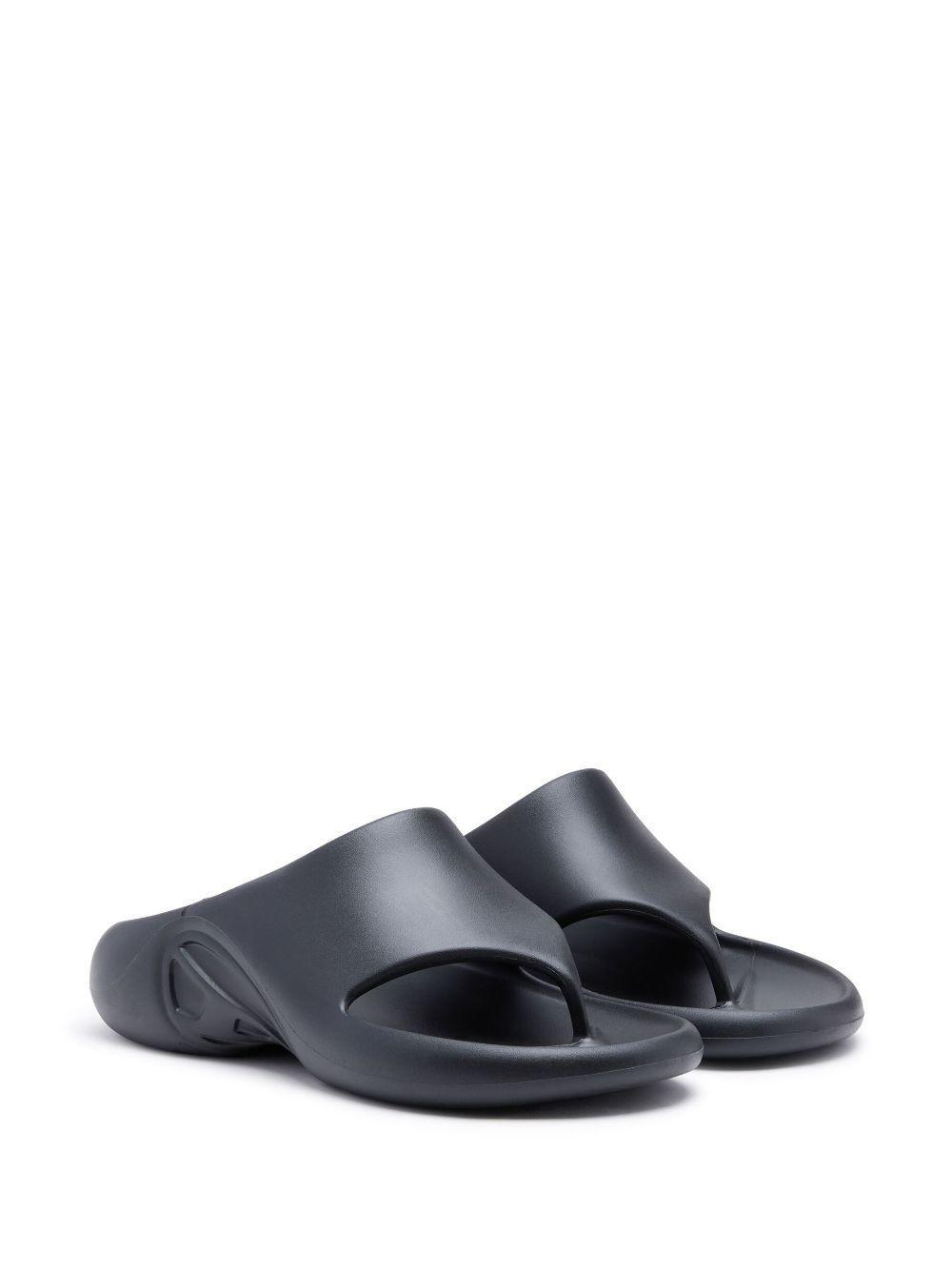 Logo-embossed Slippers In Schwarz Product Image