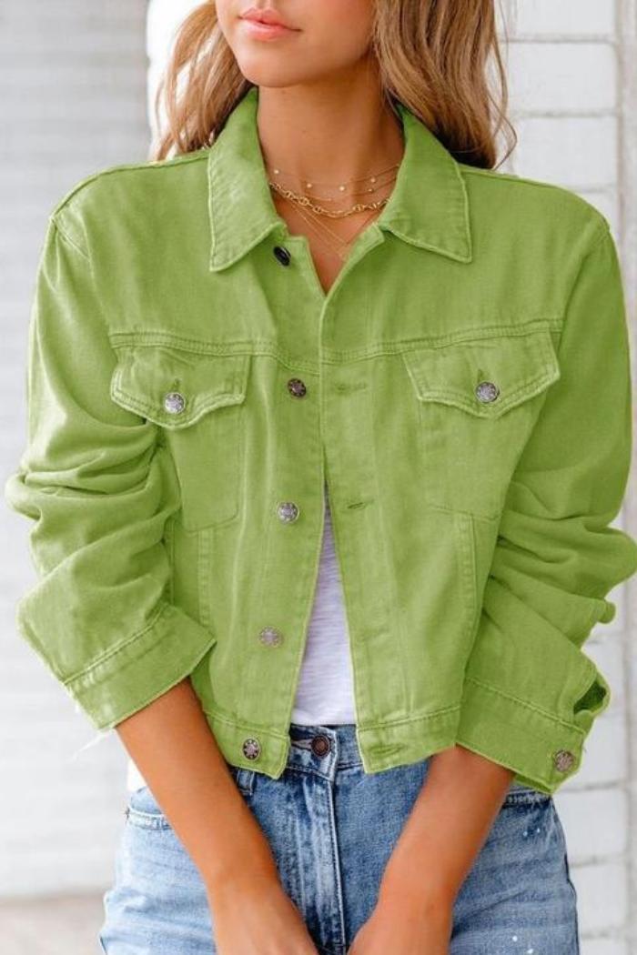 Women button up denim short jacket with pockets Product Image