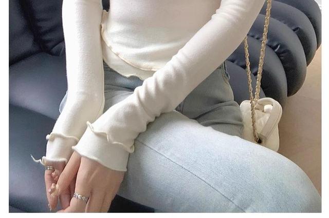 Long Sleeve Plain Ruffled-Trim Plain Slim-Fit Crop Top Product Image