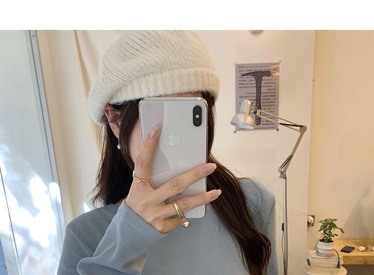 Long-Sleeve Round Neck T-Shirt Product Image