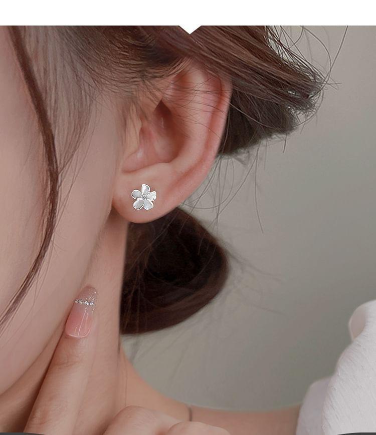 925 Sterling Silver Flower Stud Earring Product Image