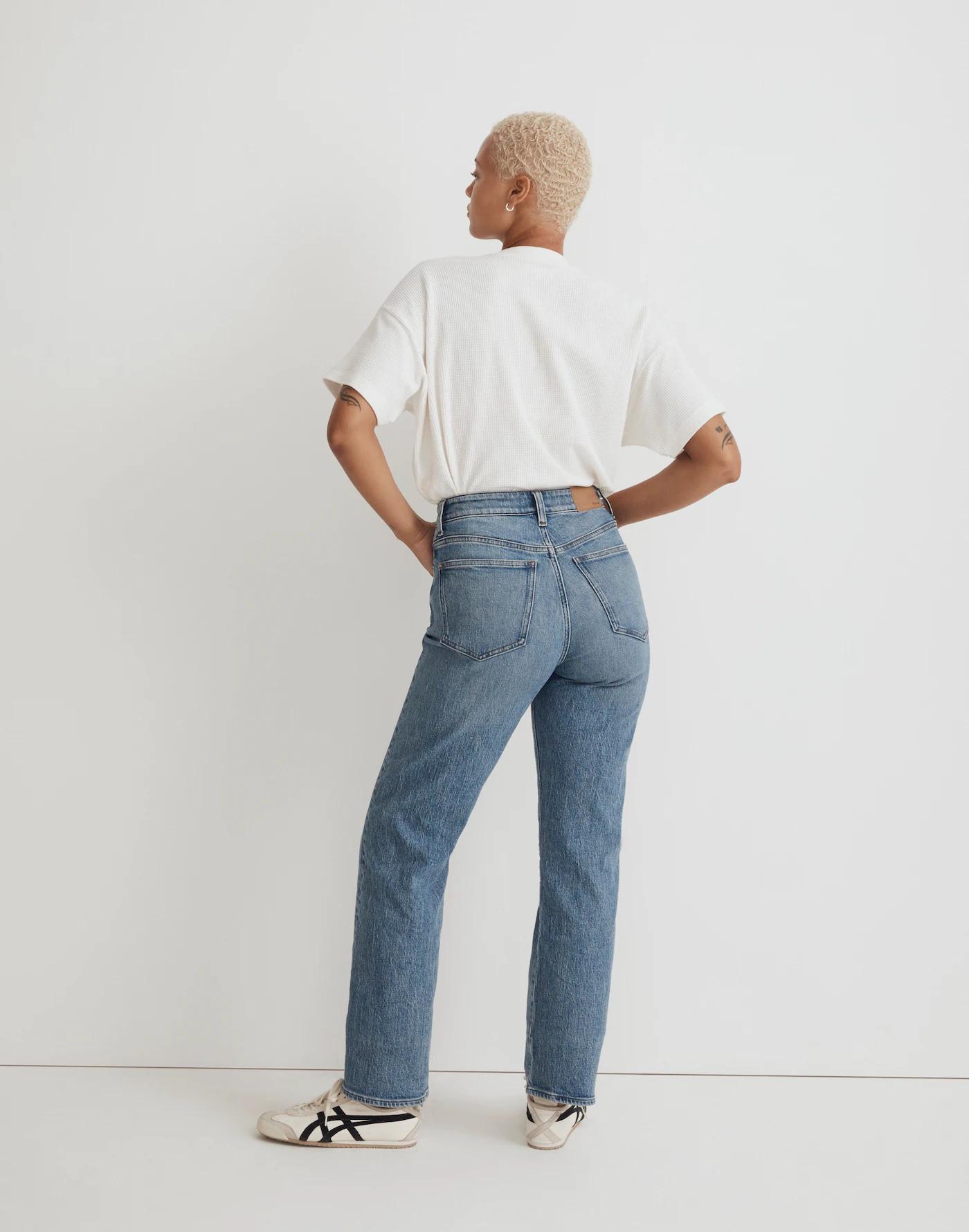 The Curvy '90s Straight Jean Product Image