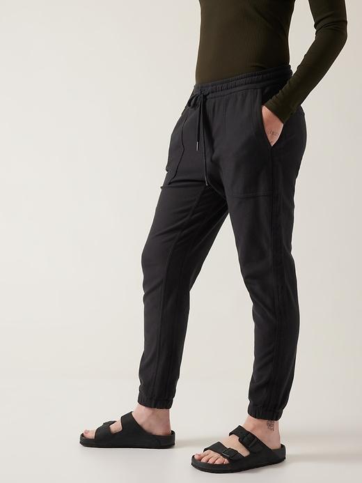 Farallon Jogger Product Image