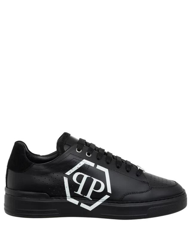 Hexagon Lo-top Sneakers In Black Product Image