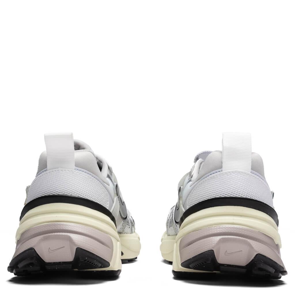 V2K Run - Summit White/Metallic Silver Male Product Image