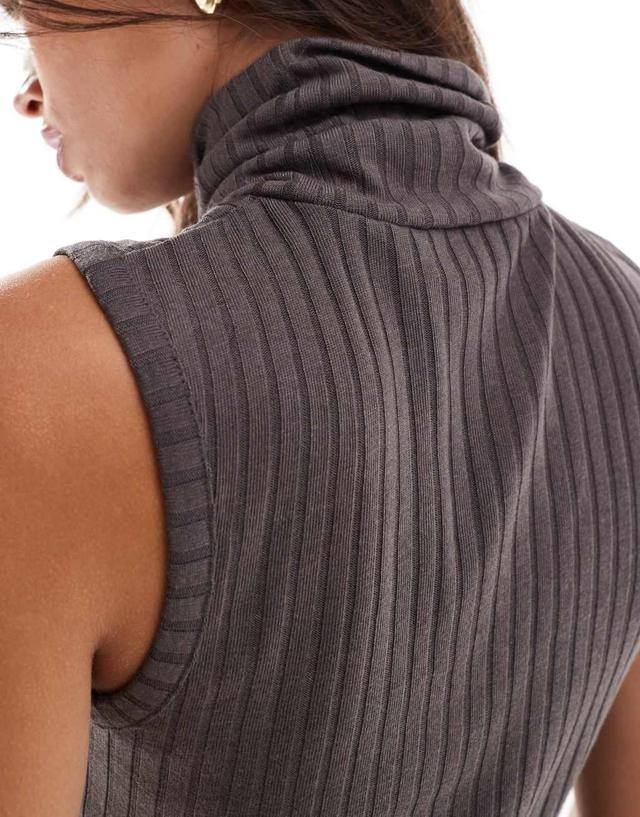 Vero Moda mix & match ribbed jersey crop top in taupe gray - part of a set Product Image