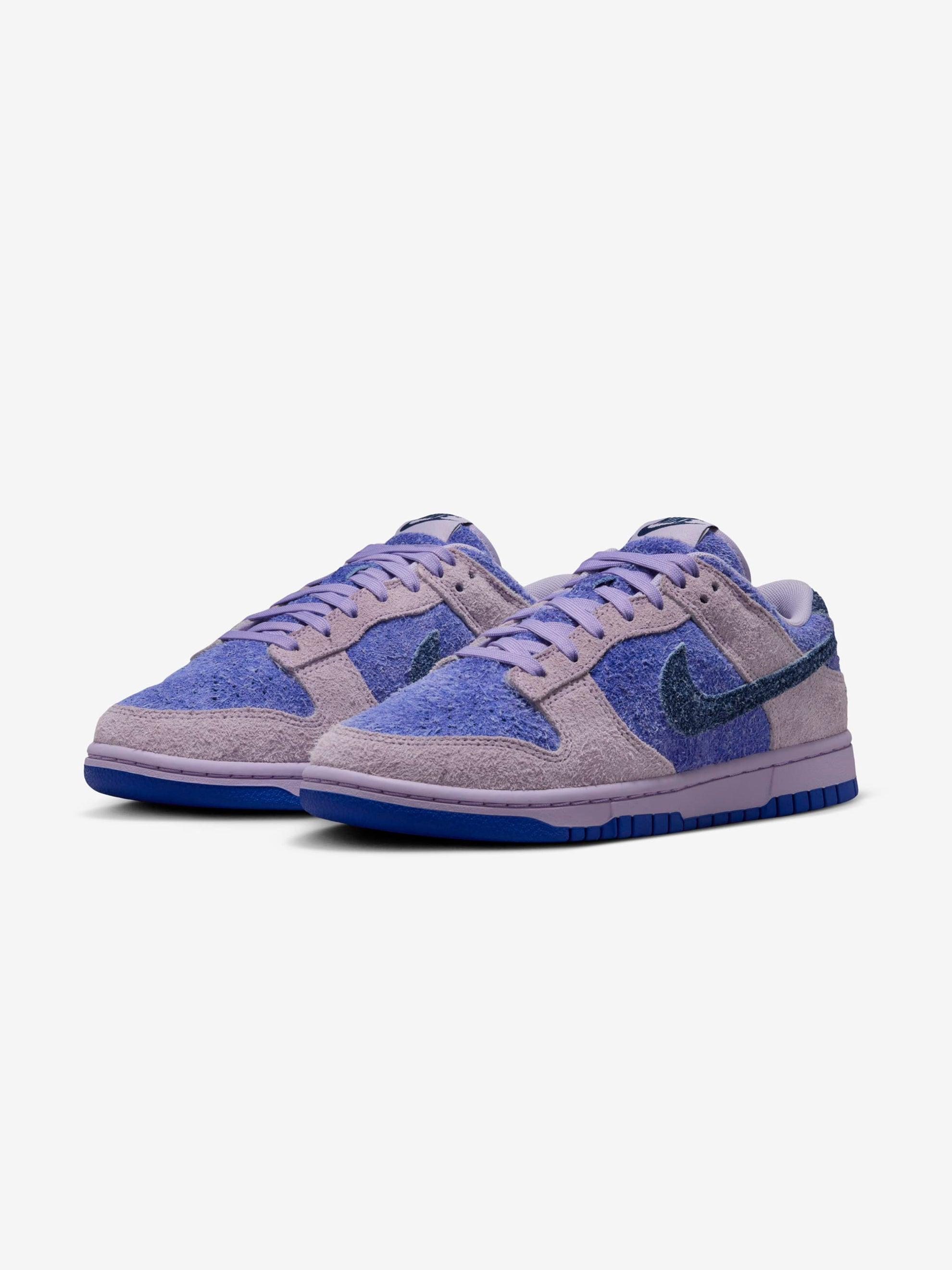 W NIKE DUNK LOW SE  (HYDRANGEAS/DEEP ROYAL BLUE) Product Image