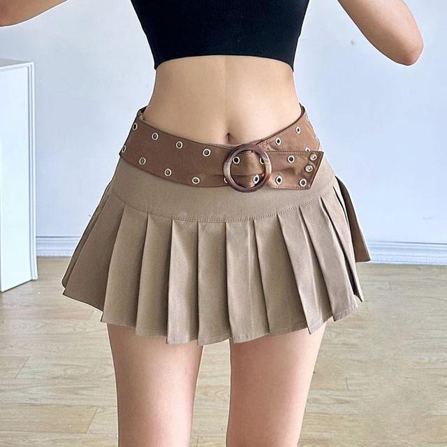 Low Rise Belt Accent Plain Mini Pleated Skirt Product Image