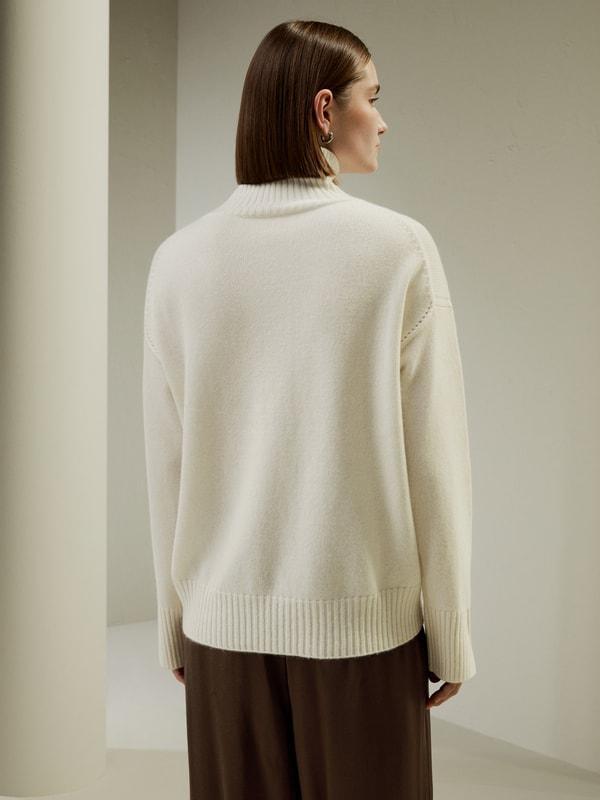 Turtleneck Relaxed-Fit Cashmere Sweater Product Image