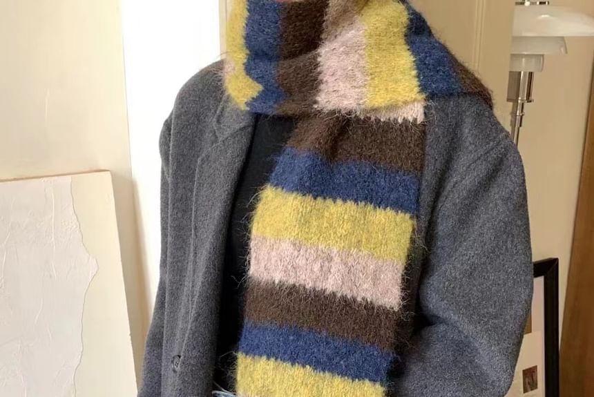 Color Block Applique Knit Scarf product image