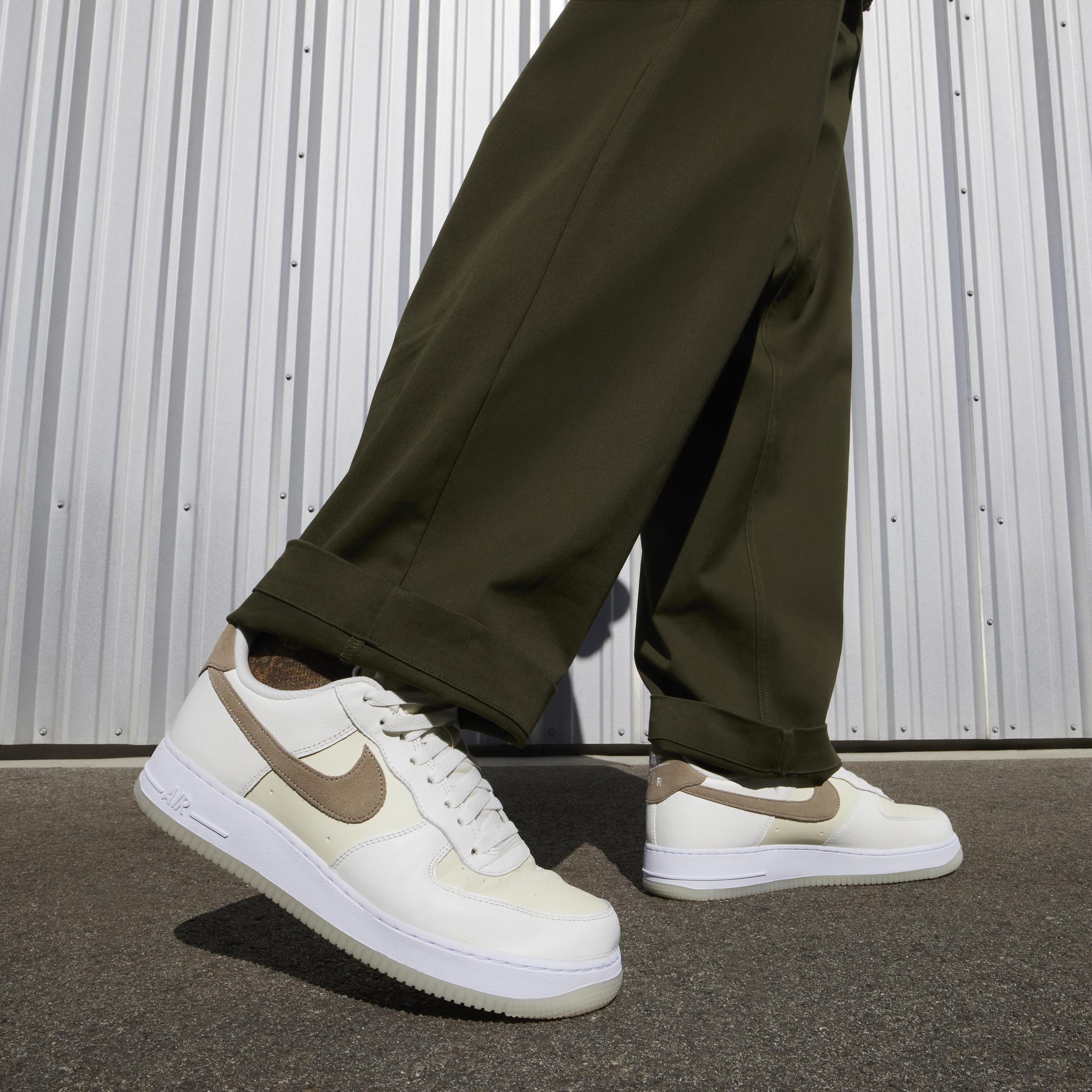 Nike Air Force 1 '07 LV8 Men's Shoes Product Image