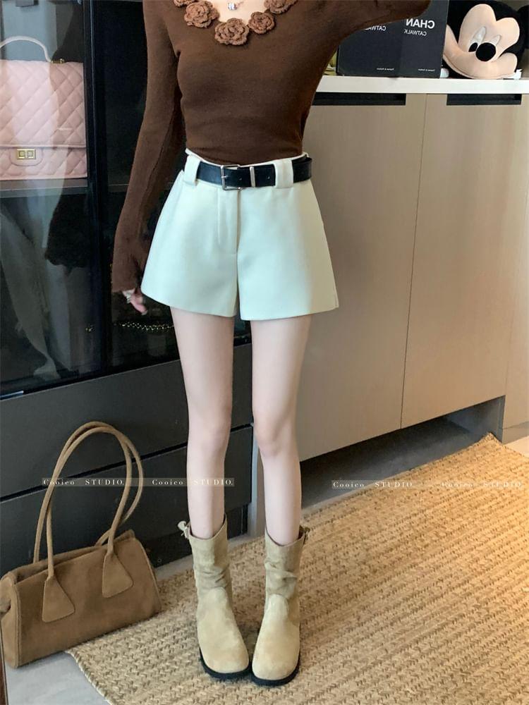 High-Waist Wool Shorts With Belt Product Image