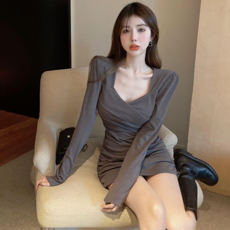 Long-Sleeve V-Neck Plain Ruched Mini Bodycon Dress Product Image