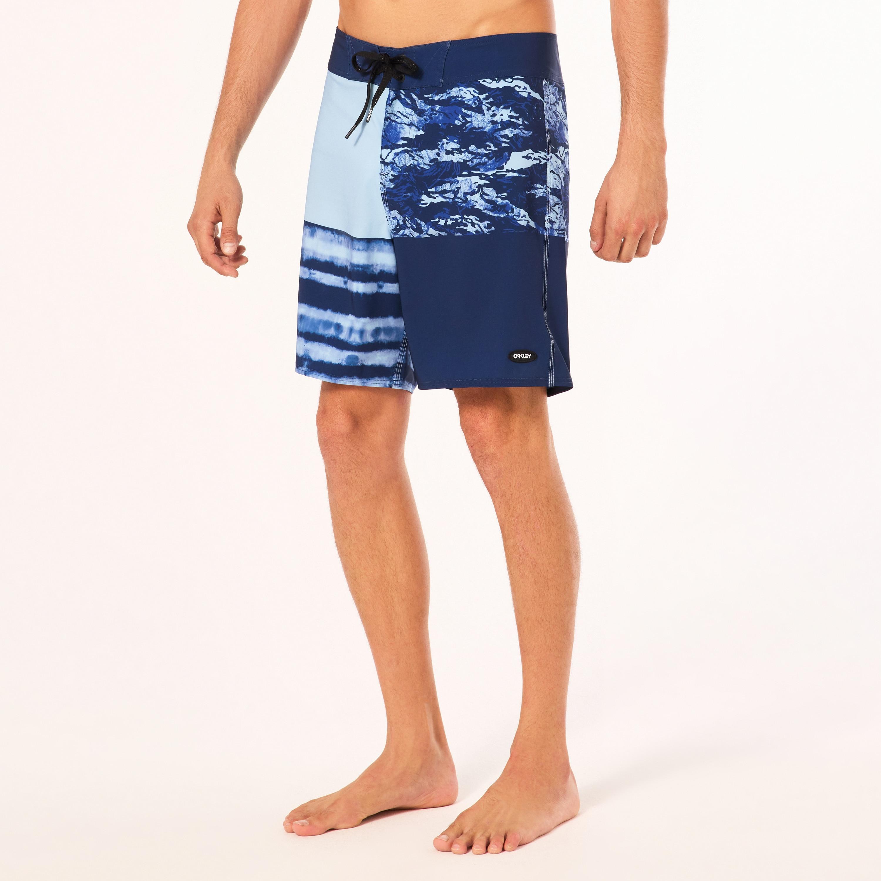 Oakley Men's Swell Line Rc 18 Boardshort Size: 32 Product Image