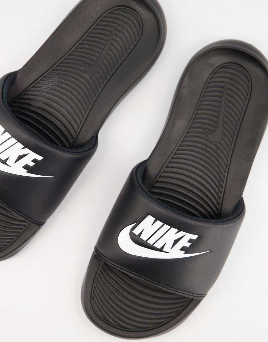 Nike Victori One in Black. Product Image