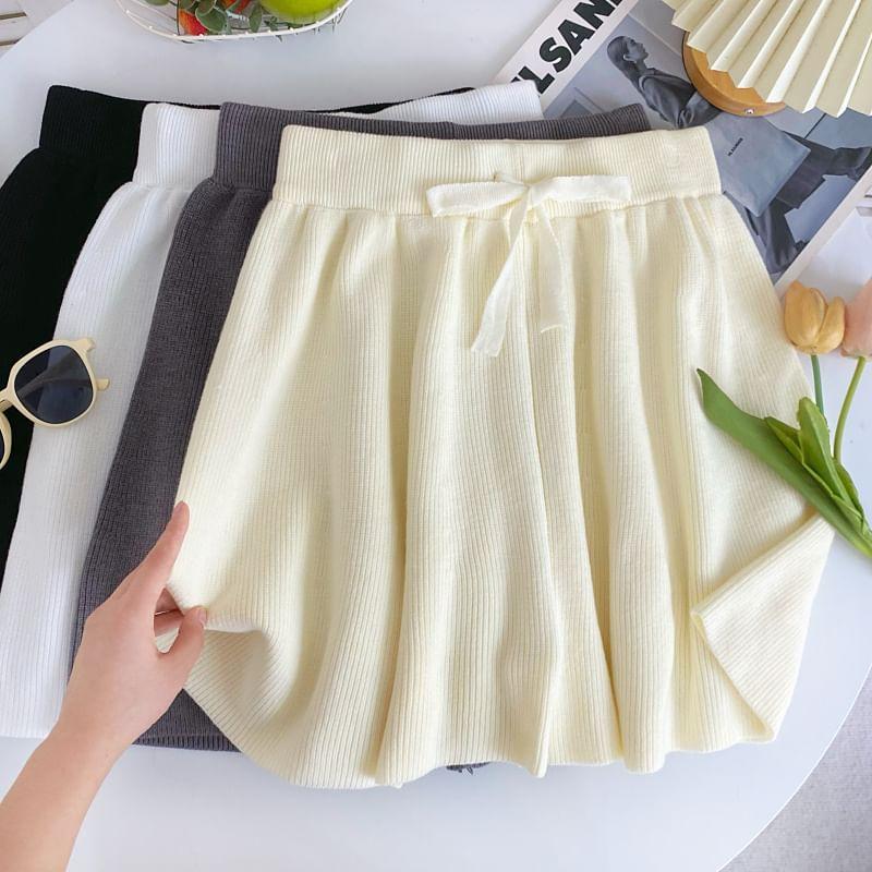 Drawstring Waist Plain Ribbed Knit Shorts Product Image