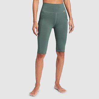 Women's Traverse Trail High-Rise Knee Shorts Product Image