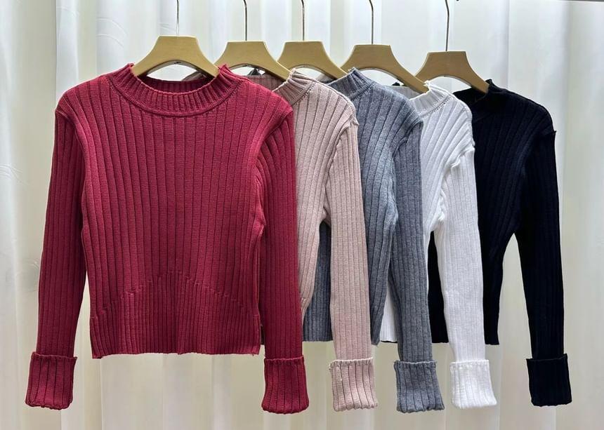 Round Neck Plain Ribbed Cropped Sweater Product Image