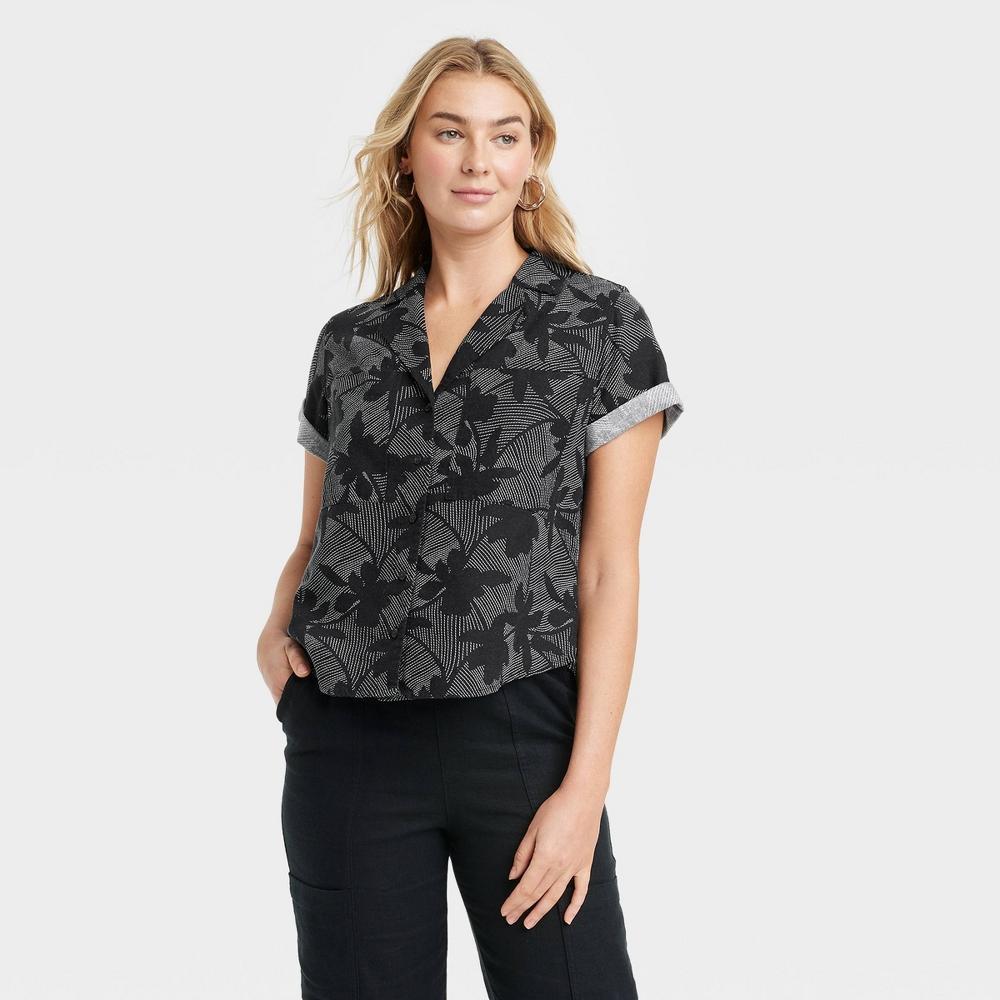 Womens Short Sleeve Collared Button-Down Shirt - Universal Thread Black Floral Product Image