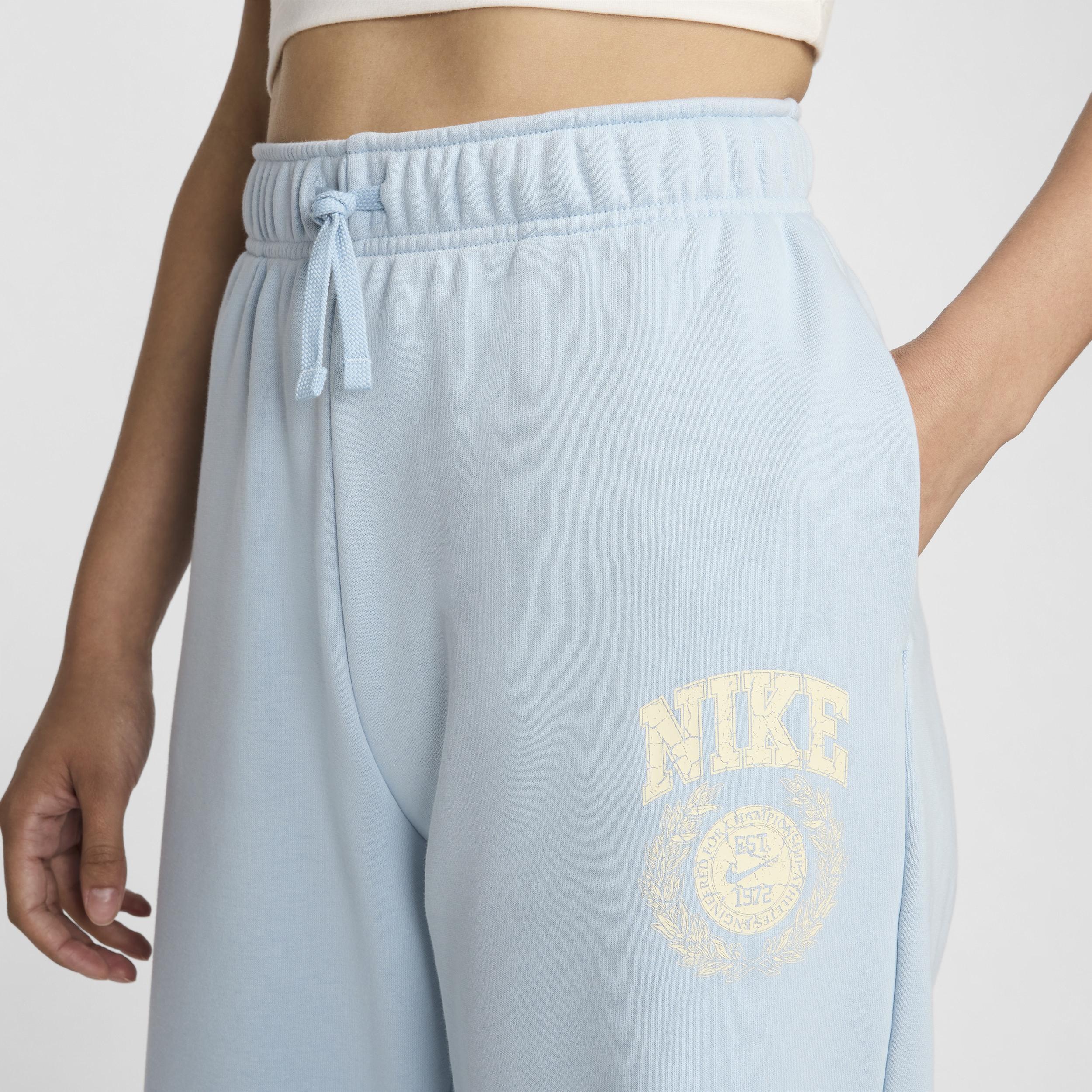 Nike Sportswear Club Fleece Women's Oversized Mid-Rise Sweatpants Product Image