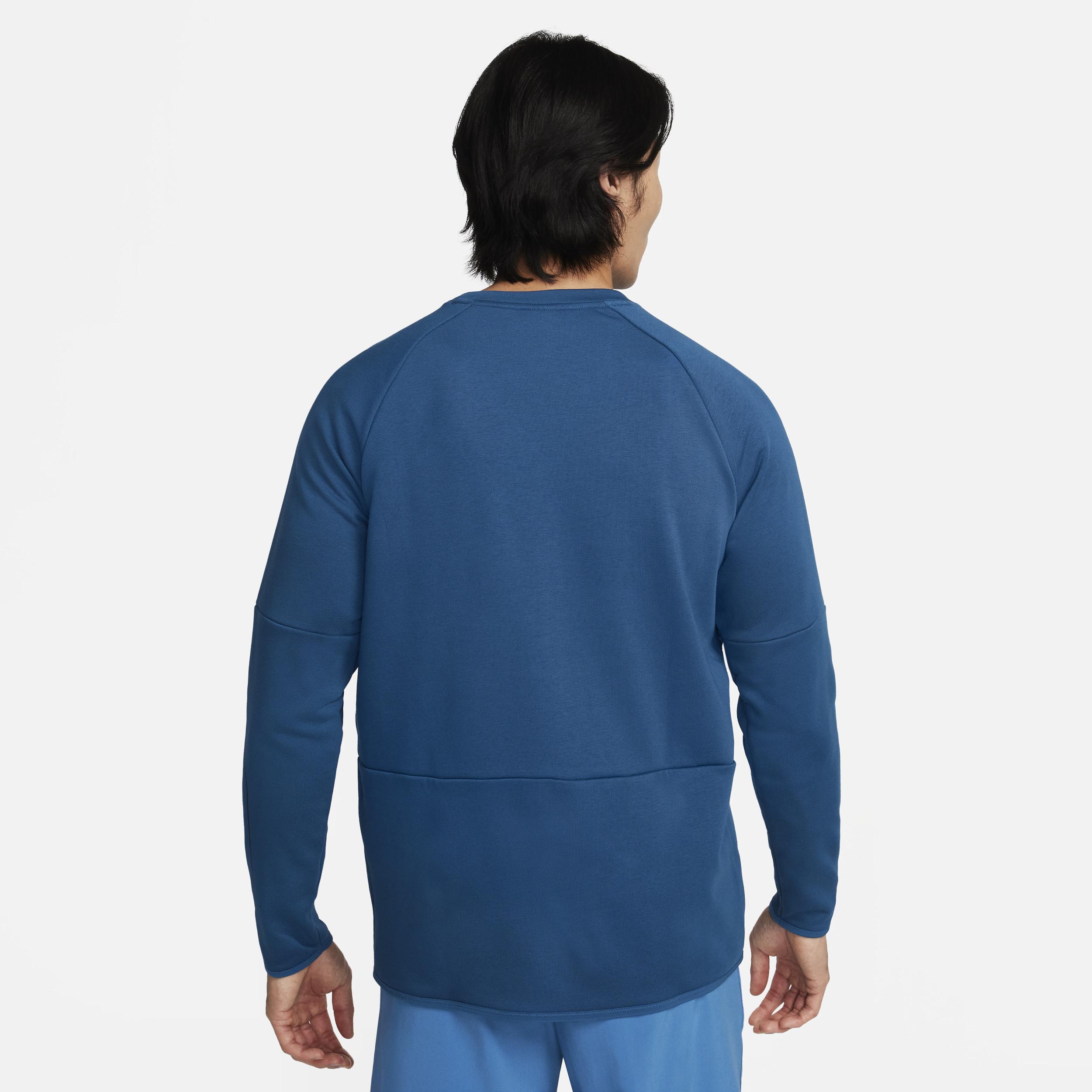 Nike Men's Dri-FIT Fleece Fitness Crew-Neck Top Product Image