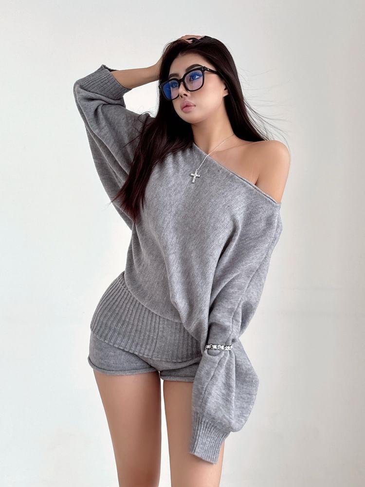 Mid Rise Plain Ribbed Knit Shorts Product Image