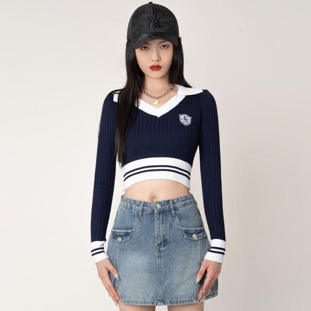 RTK (W) No. 1301 KNITTED EMBROIDERED V-NECK SWEATER CROP TOP Product Image