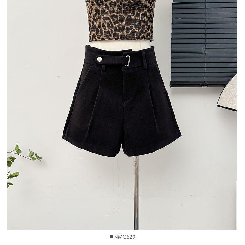 High-Waist Pleated Wool Shorts With Belt Loop Product Image