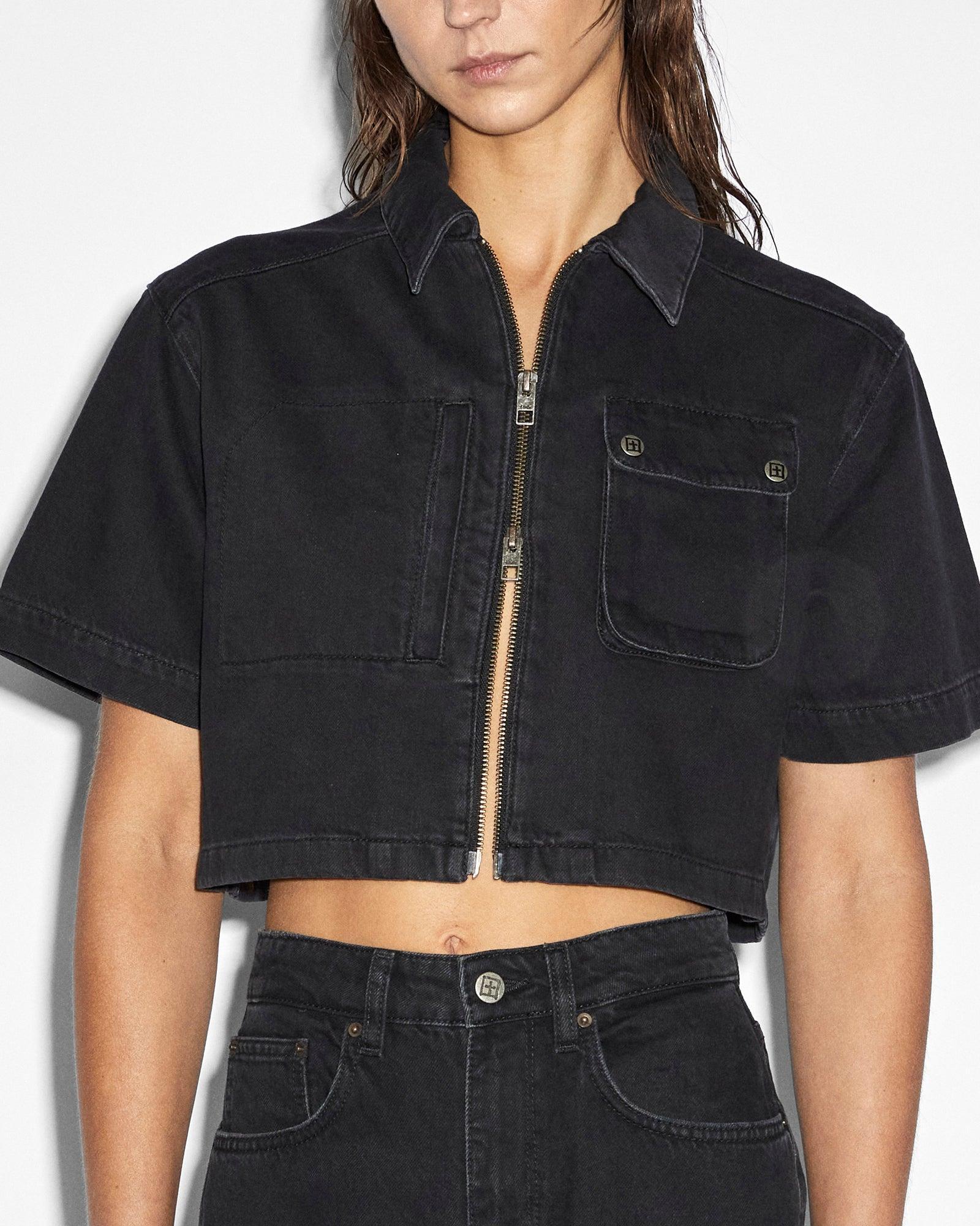 BOXY CROP SS SHIRT BLACK Female Product Image