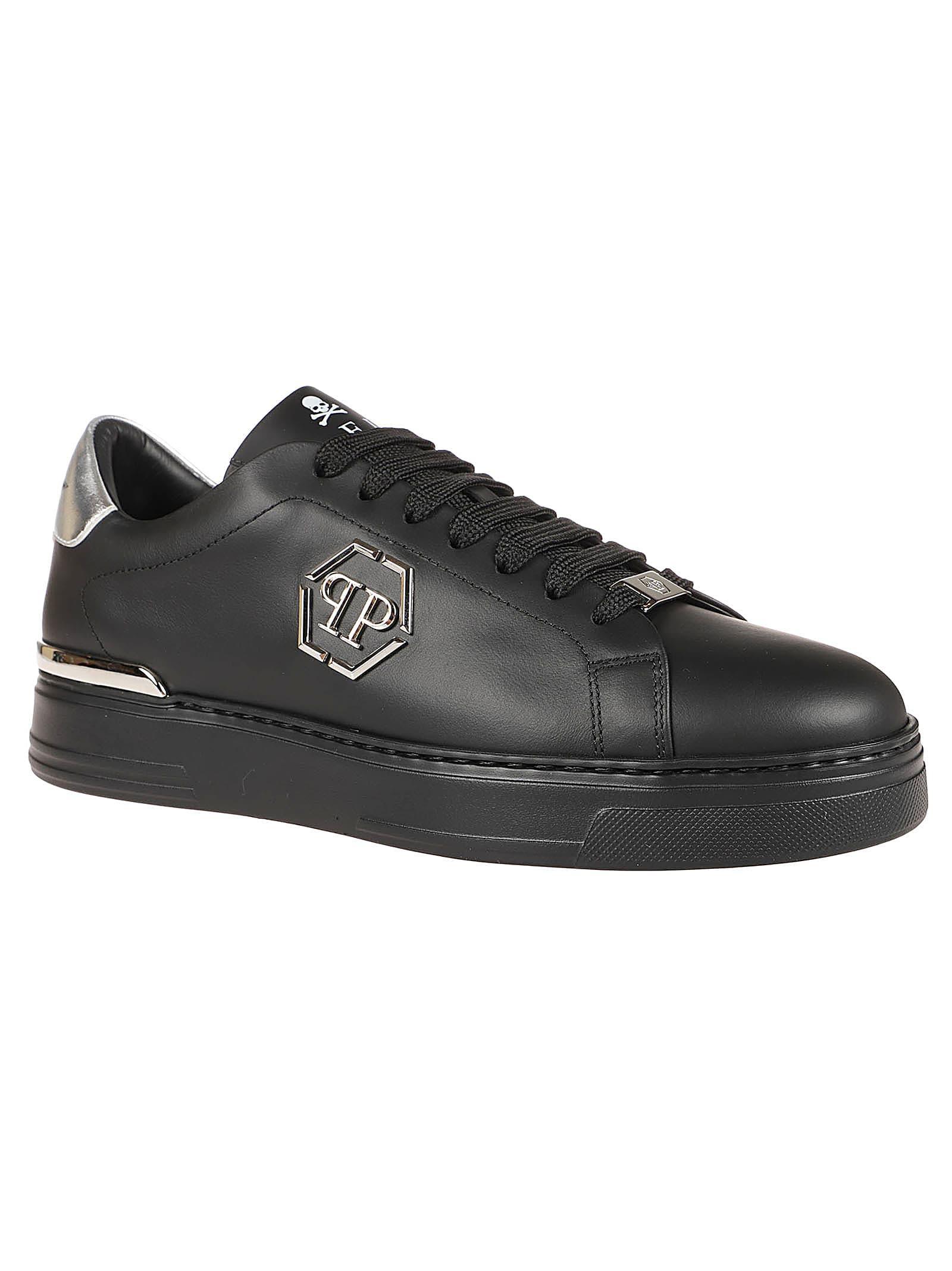 Hexagon Low Top Sneakers In Black Product Image