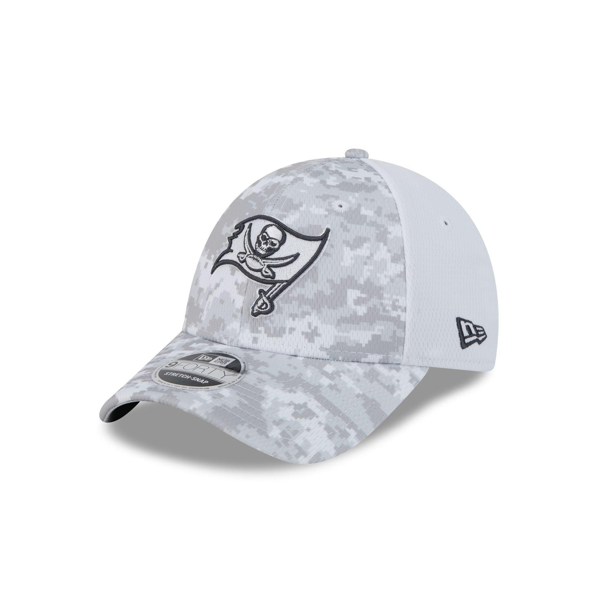 Tampa Bay Buccaneers 2024 Salute to Service 9FORTY Stretch-Snap Hat Male Product Image