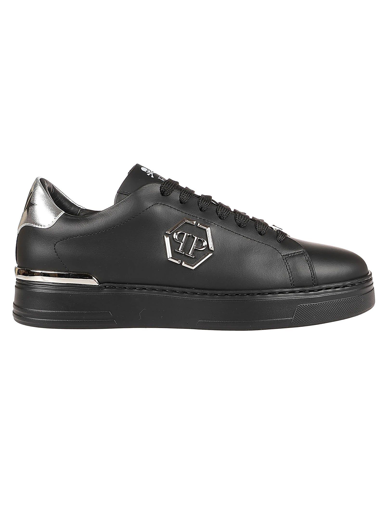 Hexagon Low Top Sneakers In Black Product Image