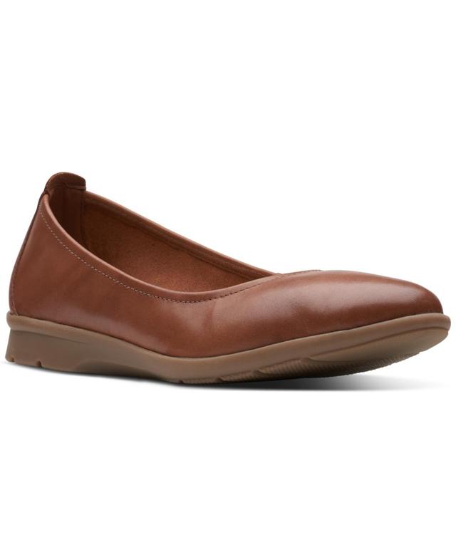 Clarks Womens Jenette Ease Round-Toe Slip-On Flats Product Image