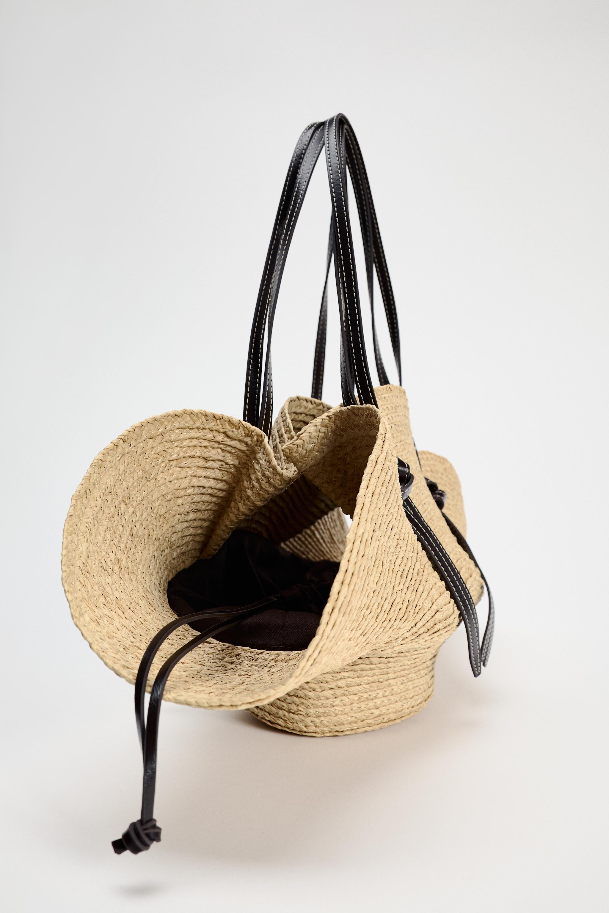 MID-SIZED BASKET BAG Product Image