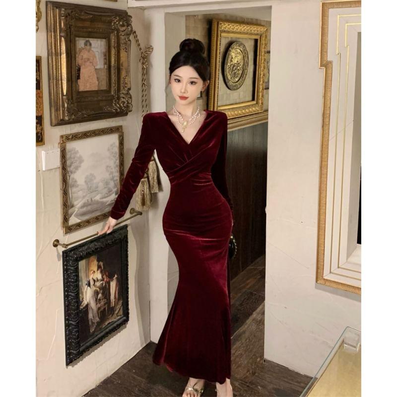 Long-Sleeve V-Neck Knotted Midi Velvet Mermaid Dress Product Image