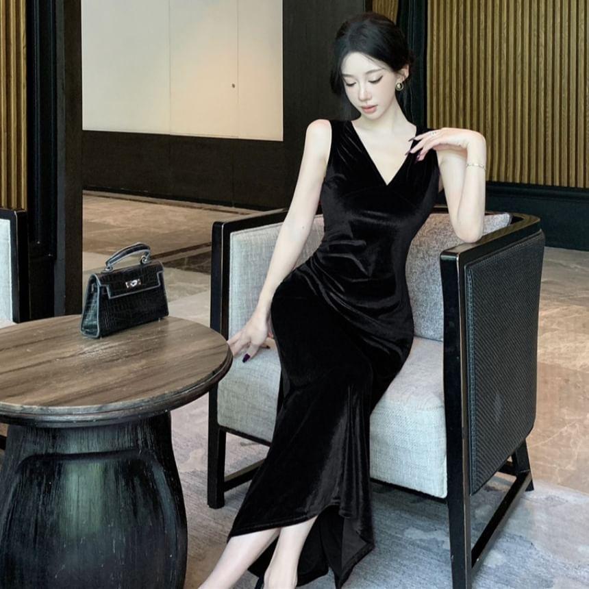 Sleeveless V-Neck Plain Velvet Midi A-Line Dress Product Image