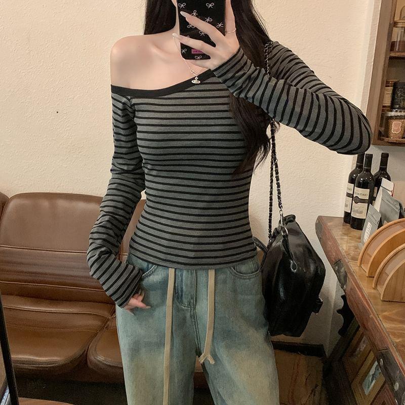 Long-Sleeve Off-Shoulder Striped Slim Fit T-Shirt Product Image