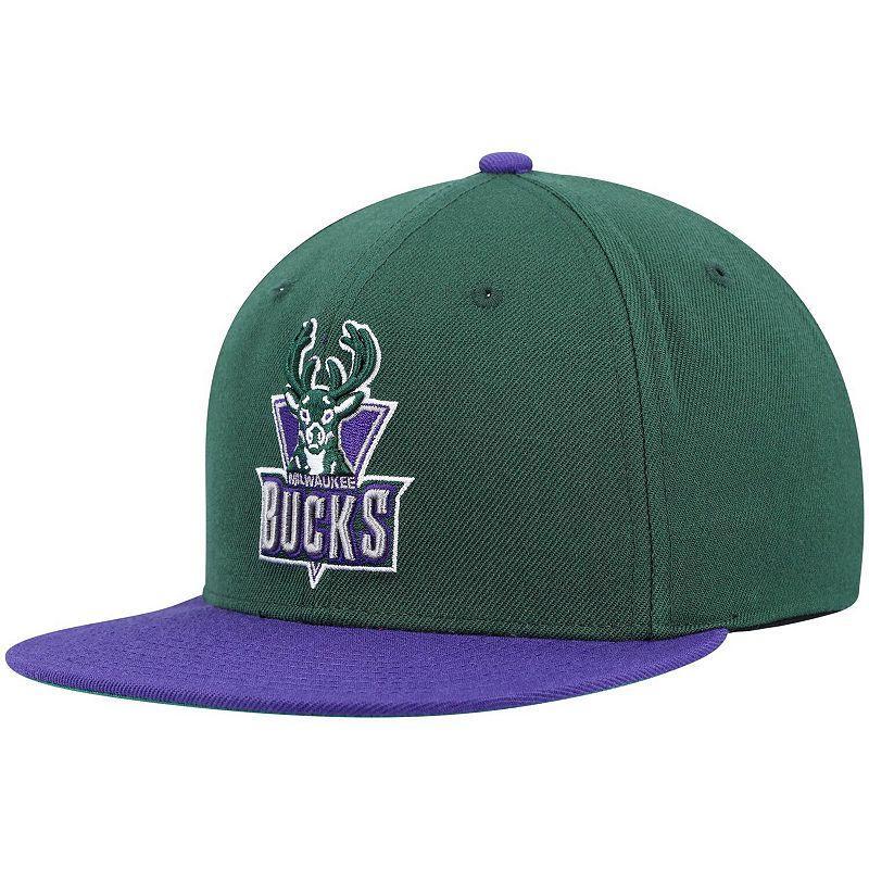 Mens Mitchell & Ness Green and Purple Milwaukee Bucks Hardwood Classics Team Two-Tone 2.0 Snapback Hat - Green Product Image