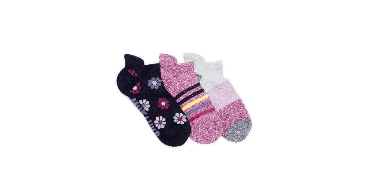 Women's 3 Pack Nylon Compression Ankle Socks Product Image