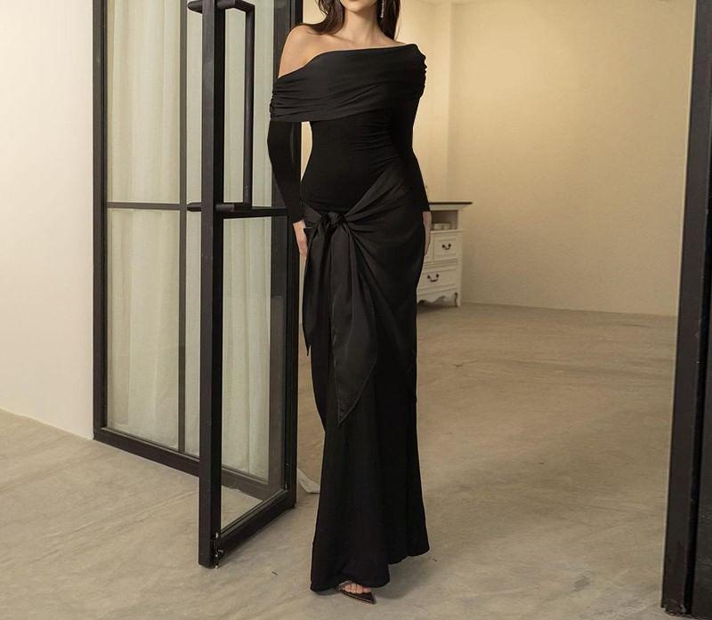 Long-Sleeve Off Shoulder Plain Maxi A-Line Dress Product Image