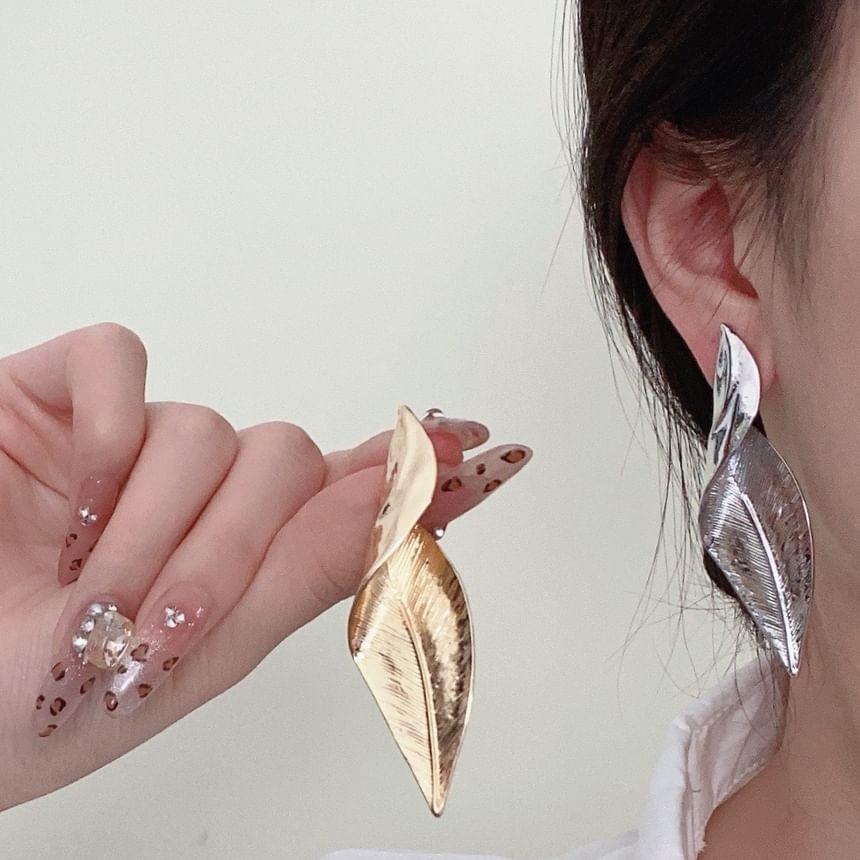 Leaf Drop Earring Product Image