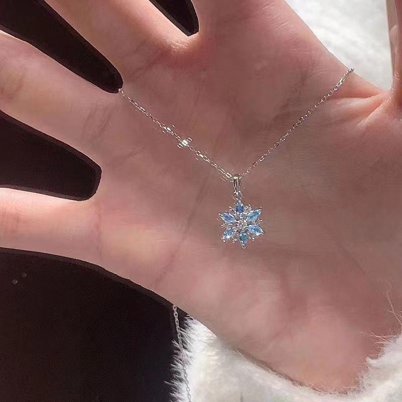 Snowflake Rhinestone Pendant Alloy Necklace Product Image